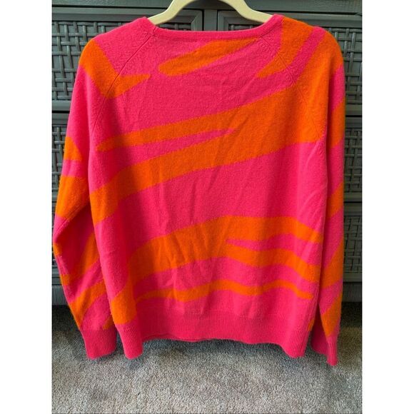 Nearly NEW 100% Cashmere magenta leopard sweater, Med $250 C38 - Picture 2 of 7